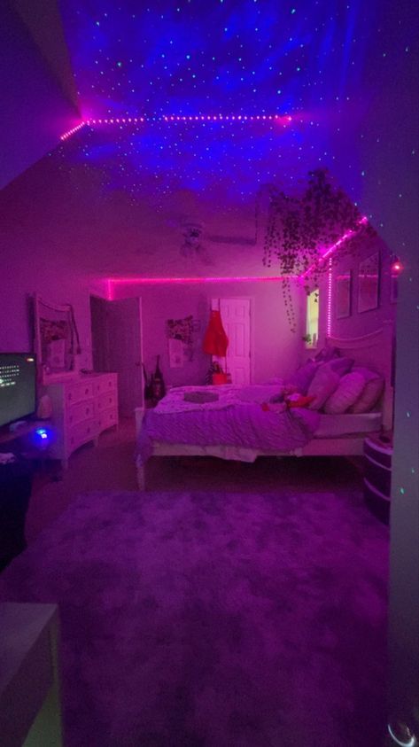 Purple Room Decor, Room Organization Bedroom, Neon Bedroom, Luxury Room Bedroom, Chill Room, Classy Bedroom, Neon Room, Coquette Vintage, Room Redesign