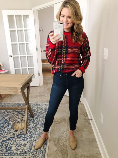 Womens Red Sweater Outfit, Light Blue Christmas Outfit, Holiday Teacher Outfits, Plaid Shoes Outfit, Christmas Sweatshirt Outfit, Plaid Sweater Outfit, Casual Christmas Outfits For Women, Casual Holiday Party Outfit, Christmas Plaid Outfit