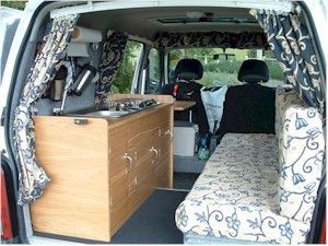 Suzuki Carry conversion to micro campervan. Mini Campers, Small Camper Vans, Minivan Camper Conversion, Kangoo Camper, Mini Vans, Kombi Motorhome, Minivan Camping, Van Dwelling, Astro Van