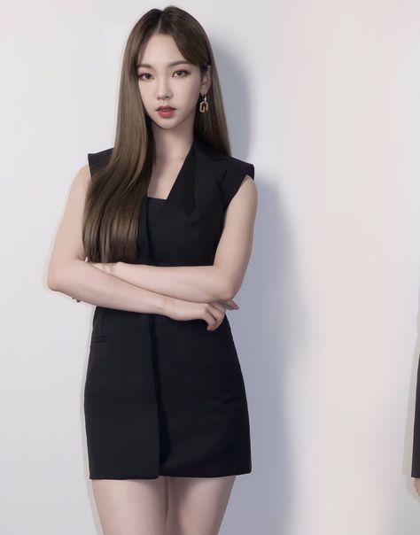 Aespa Giselle, Aespa Karina, Karina Aespa, Black Mamba, Photoshoot Outfits, Formal Outfit, Kpop Outfits, Black Outfit, Korean Girl