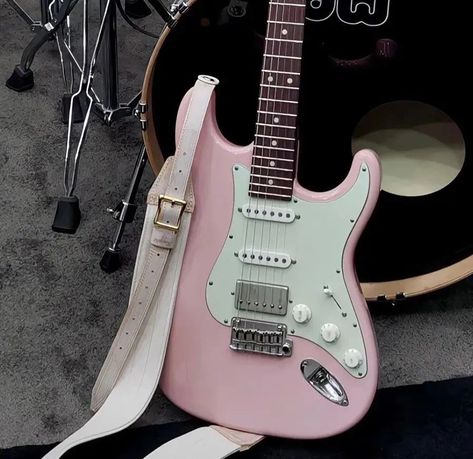 Pink Electric Guitar Aesthetic, Pink Rockstar Aesthetic, Pink Guitar Aesthetic, Pink Electric Guitar, Pink Guitar, Electric Guitar Design, Guitar Obsession, Music Studio Room, Music Is My Escape