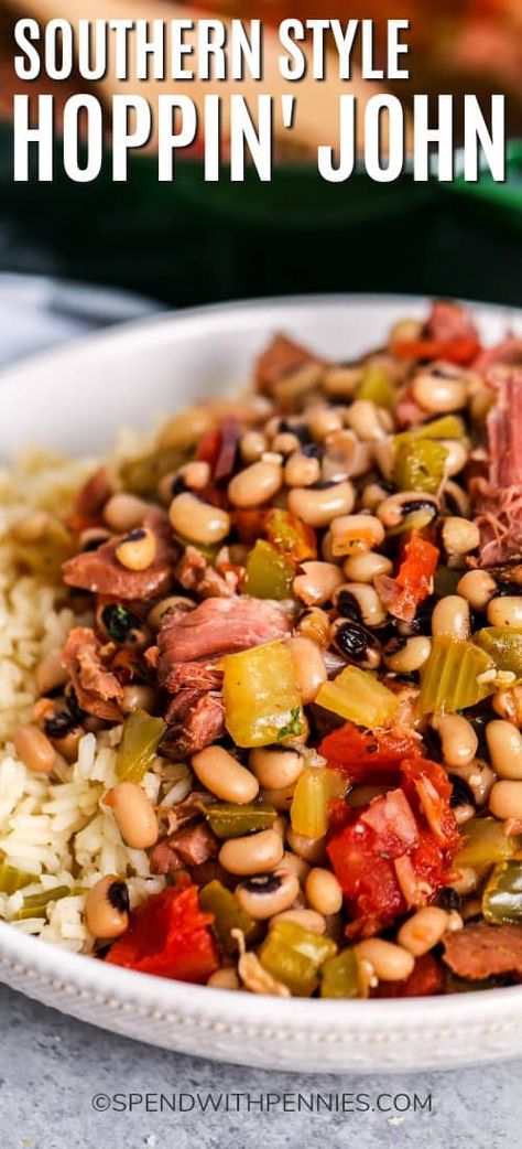 This easy Hoppin' John recipe is a classic Southern-style dish. Made with ham and black eyed peas this soup is traditionally served on New Years Eve to bring luck and prosperity in the new year! #spendwithpennies #hoppinjohn #newyears #southerstyle #soup #maincourse #blackeyedpeas Blackeyed Pea Recipes, Hoppin John Recipe, Southern Thanksgiving Recipes, Black Eyed Peas Recipe, Hoppin John, Thanksgiving Appetizer Recipes, Southern Recipes Soul Food, Southern Dishes, Pea Recipes