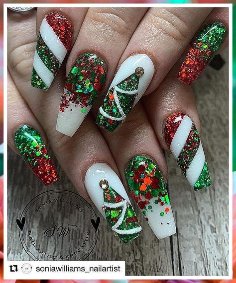 Christmas Nail Art Designs - Looking for some great deals from the leading brands, look no further. Click to visit TODAY! Nail Noel, Xmas Nail Art, Red Christmas Nails, Cute Christmas Nails, Christmas Nail Art Designs, Holiday Nail Art, Christmas Nails Acrylic, Nail Designs Glitter, Festival Nails