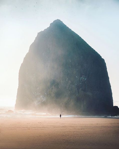 One of my favourite shots from Cannon Beach in Oregon. I shot this with a telephoto lens to exaggerate the scale of the rock behind the… Oregon Beach, Oregon Photography, Cannon Beach Oregon, Image Nature, Photography Beach, Coastal Cities, Cannon Beach, Photo Vintage, Jet Ski