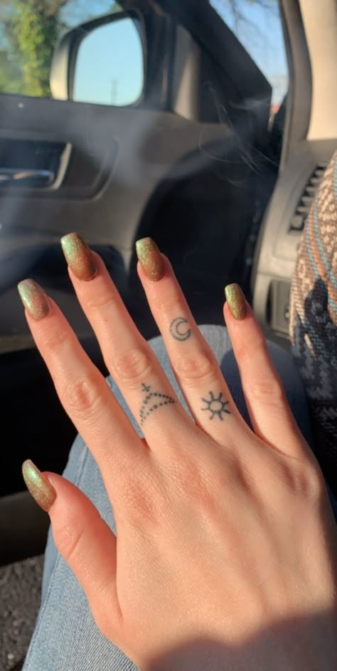 Sun Finger Tattoos For Women, Finger Rosary Tattoo, Rosary Finger Tattoo, Sun Finger Tattoo, Moon Finger Tattoo, Rosary Tattoo, Finger Tattoo, Finger Tattoos, Tattoo Idea