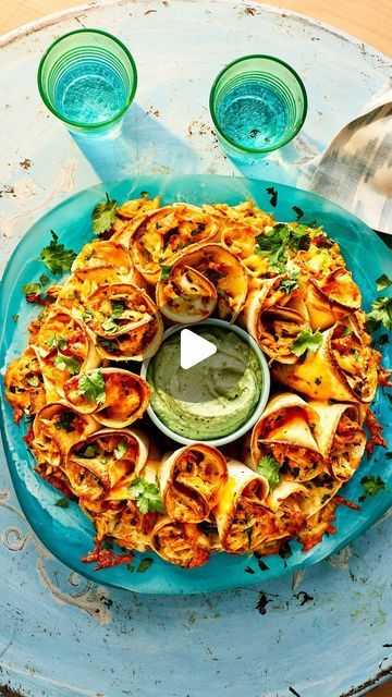 Southern Living on Instagram: "Are y’all ready to roll? 😉 Forget flat quesadillas—this pull-apart version is party perfect. Get our Blooming Quesadillas Recipe at the link in our profile!" Mexican Night, Dinner For 2, Snack Dip, Mexican Foods, Quesadilla Recipes, Food Trays, Party Foods, Pull Apart, Quesadillas