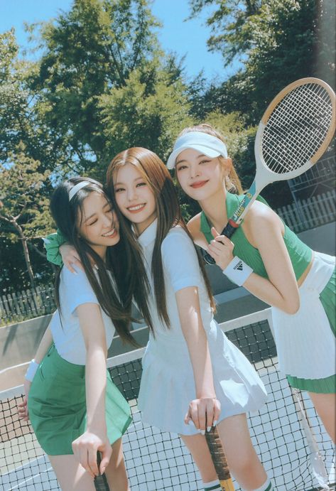 Itzy Official, Tennis Photoshoot, Yuna Yeji, Lia Yuna, Tennis Aesthetic, Outfit Korean, Sporty Casual, Black Pink Instagram