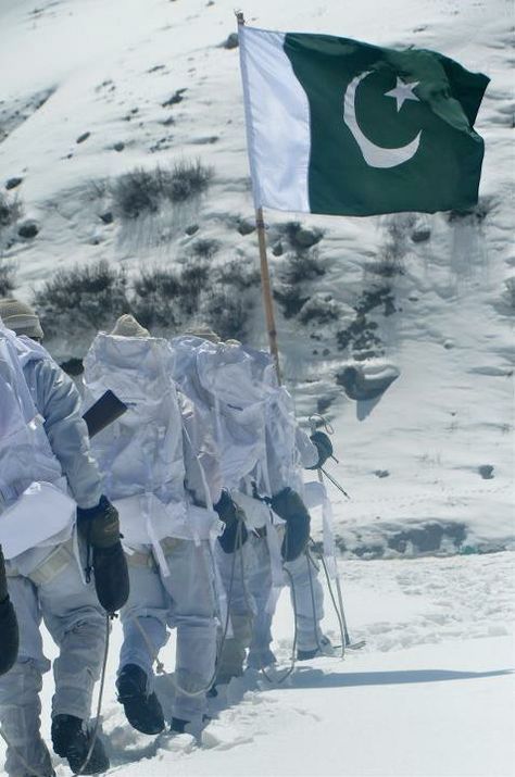 PaKisTaN's ArMeD FoRcEs  !!!!!!!!! Pak Flag, 23 March Pakistan, Pakistan Wallpaper, Army Photography, Pakistan Defence, Pak Army Soldiers, Pakistani Flag, Pakistan Armed Forces, Pakistani People