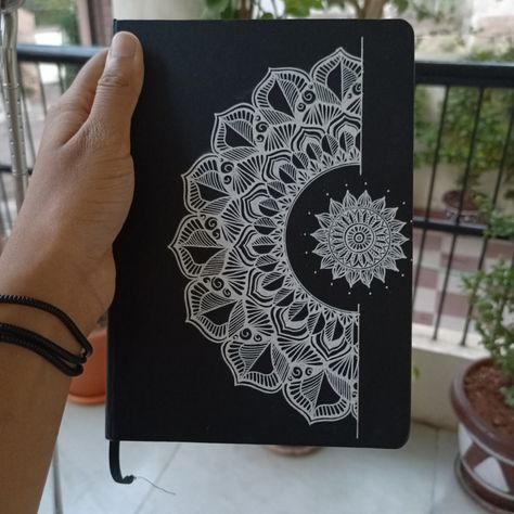 Mandala Art On Book Cover, Notebook Cover Design Creative Handmade, Mandala Book Cover Design, Collage Mandala, Mandala Paintings, Drawing Crafts, Year Journal, Mandala Book, Book Cover Page