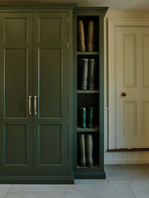 A handsome Georgian rectory in Hampshire with contemporary country interiors by Tamsyn Mason | House & Garden Georgian Rectory, Modern Georgian Interiors, Antique Welsh Dresser, Boot Room Utility, Modern Georgian, Fireplace Fender, Georgian Interiors, Country Interiors, Thick Curtains