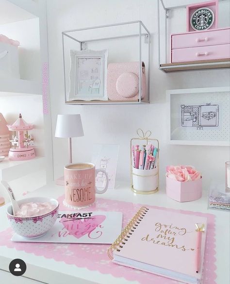 Work Cubicle Decor, Girly Office, Feminine Home Offices, Study Desk Decor, Girly Decor, Work Office Decor, Cozy Home Office, Pink Office, Desk Inspiration