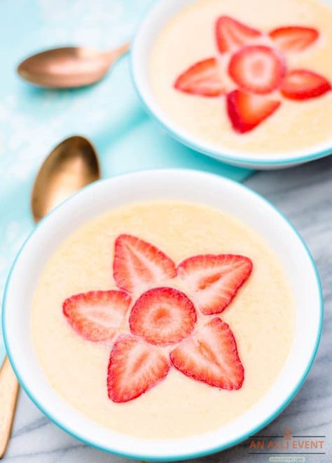 Chilled Cantaloupe Soup - An Alli Event Cantaloupe Soup, Cold Soup Recipes, Strawberry Soup, Cantaloupe Recipes, Chilled Soup, Leftovers Soup, Cold Soup, Strawberry Slice, Bowl Of Soup