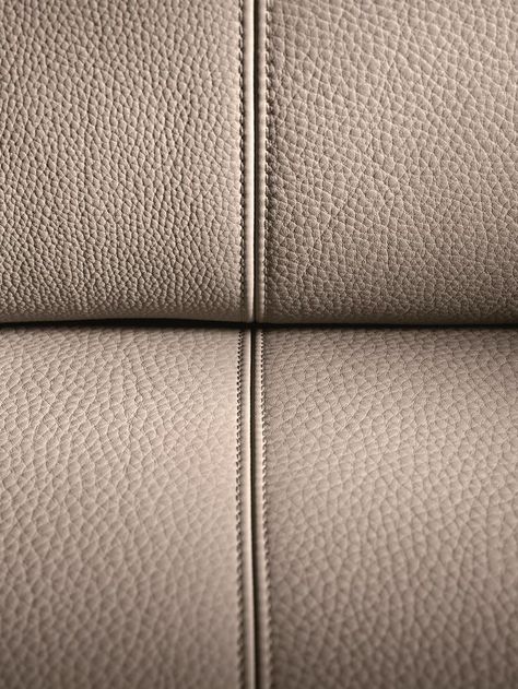 MASSIMOSISTEMA 2 seater sofa by Poltrona Frau Leather Modular Sofa, Luxury Sofa Design, Contemporary Living Room Furniture, Cabinet Detailing, Modern Leather Sofa, Poltrona Frau, Leather Sofa Set, Leather Stitching, Car Upholstery