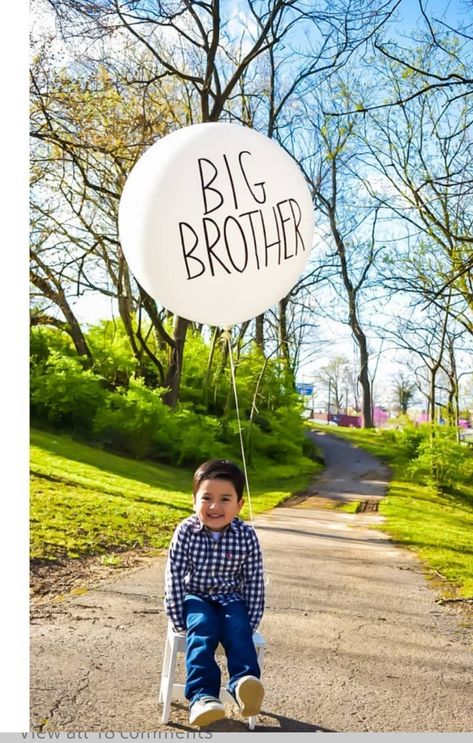 Big Brother Balloon Announcement, Big Brother Announcement Ideas, Pregnancy Announcement With Big Brother, 2nd Baby Announcement With Toddler, Family Pregnancy Photoshoot, Brother Announcement, Baby 2 Announcement, Pregnancy Announcement Pictures, Sibling Announcement