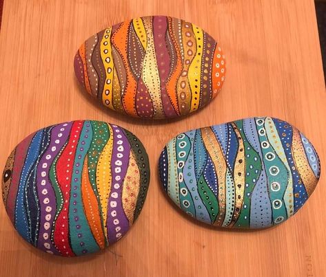 Boom Kunst, Mandala Painted Rocks, Diy Rock Art, Mandala Rock Art, Stone Art Painting, Painted Rocks Kids, Painted Rocks Craft, Painted Rocks Diy, Rock Painting Patterns