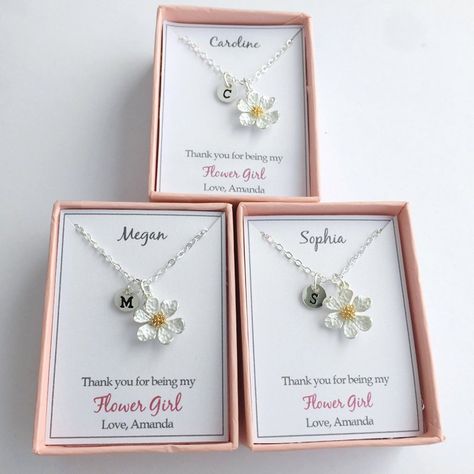 Flowergirl Proposal Gifts, Flower Girl Gifts From Bride, Will You Be My Flower Girl Ideas, Flower Girl Proposal Box Cute Ideas, Flower Girl Gift Ideas, Will You Be My Flower Girl, Flower Girl Proposal, Flower Girl Proposal Ideas, Ring Bearer Flower Girl