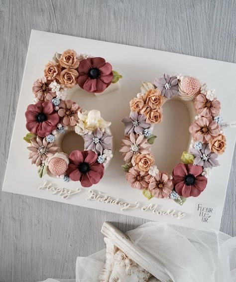 Number Cake Flower Design, Sheet Cake With Flowers, Numbers Cake, Letter Cakes, Number Birthday Cakes, Mums Birthday, Cakes Decorating, 60th Birthday Decorations, 60th Birthday Cakes