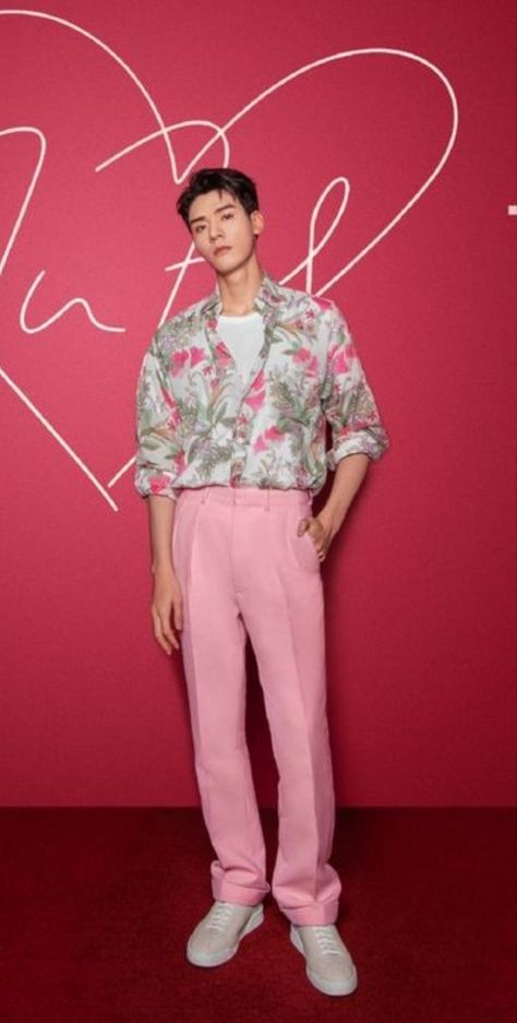 Barbie Men Outfit Ideas, Pink Barbie Outfits Men, Barbiecore Aesthetic Outfit Men, Masculine Party Outfits, Pastel Masculine Outfits, Barbiecore Outfit Men, Pink Mens Outfits, Pink Outfits Aesthetic Men, Pink Pants Men