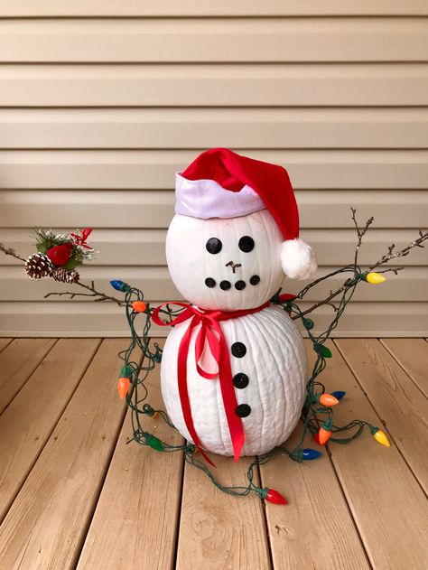 Snowman made from pumpkins!! Snowman Made From Pumpkins, Snowman From Pumpkins, Pumpkins For Christmas Decorations, Snowman Pumpkin Painting, Christmas Painted Pumpkins, Christmas Pumpkins Decoration Ideas, Xmas Pumpkins, Christmas Pumpkins Painted, Santa Pumpkin