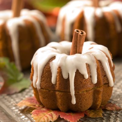 Pumpkin Patch Party Cakes Pumpkin Bundt, Patch Party, Pumpkin Patch Party, Pastel Cupcakes, Mini Bundt Cakes, Pumpkin Pecan, Bundt Cakes, Halloween Cupcakes, Pumpkin Cake