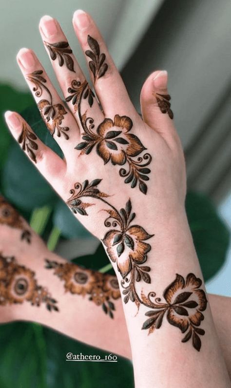 Moti Moti Mehndi Design, Moti Mehndi Designs, Trending Mehandi Designs, Flowers Mehndi Design, Brides Mehndi, Finger Designs, Arabian Mehndi Design, Henna Flowers, Mehendi Bridal