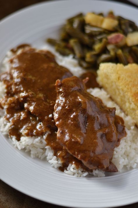 Rice and Gravy Steaks Recipe - Coop Can Cook Homemade Brown Gravy, Smothered Steak, Spaghetti With Ground Beef, Rice And Gravy, Steak And Rice, Ground Beef Rice, Cube Steak Recipes, Cube Steak, Pork Steak