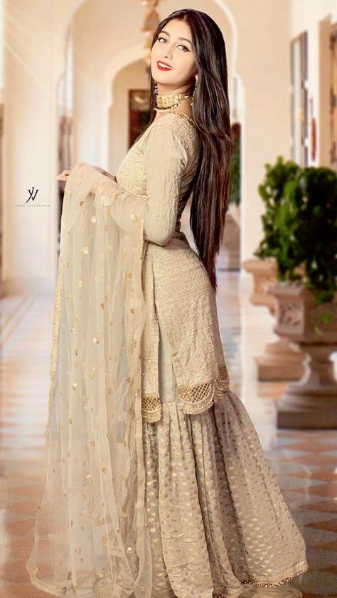 Sharara Party Wear, Garara Dress, Shiv Tandav, Sana Khan, Pakistani Formal Dresses, Desi Wedding Dresses, Bridal Dresses Pakistan, Long Kurti, Pakistani Wedding Outfits