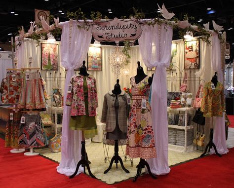 Vendor Booth Display Ideas Clothing, Boutique Display Ideas, Clothing Booth Display, Booth Display Ideas, Vendor Ideas, Vendor Booth Display, Craft Fair Booth Display, Craft Show Booths, Stand Feria