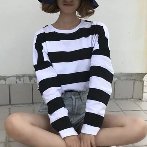 Korean Tshirt Outfit, Gift Ideas Aesthetic, Korean Tshirt, Egirl Style, Alt Clothes, Striped Long Sleeve Tee, Korean Girl Fashion, Striped Long Sleeve Shirt, Spring Women