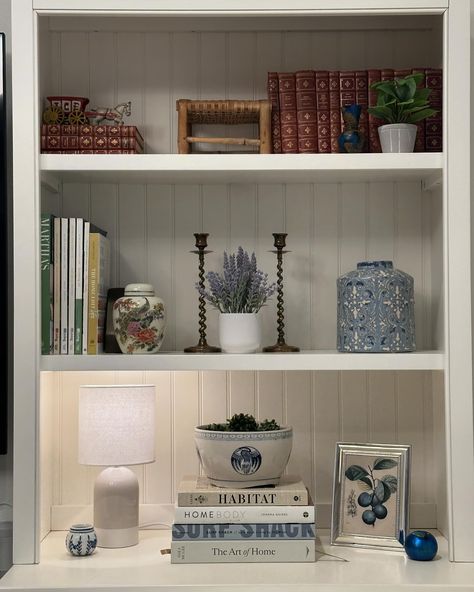 Bookshelf styling -2 Coastal Shelf Decor Living Room, Nancy Meyers Shelf Decor, Scandinavian Shelf Decor, Coastal Shelf Decor, Styling A Bookshelf, Office Bookshelf Decor, Thrifting Ideas, Scandinavian Shelves, Styling Bookshelves