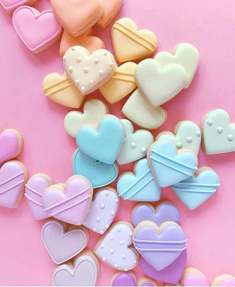 Turtle Creek Lane, Valentine Cookies Decorated, Valentine Sugar Cookies, Turtle Creek, Eat Cookies, Shaped Cookies, Heart Shaped Cookies, Sugar Cookie Designs, Tanah Liat