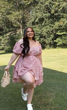 Dresses For Big Belly Women, Big Belly Outfits Plus Size, Summer Outfits Big Stomach, Plus Size Summer Outfits Big Stomach, Flattering Clothes, Women Beach Outfits, Big Stomach, Plus Size Posing, Plus Size Baddie Outfits