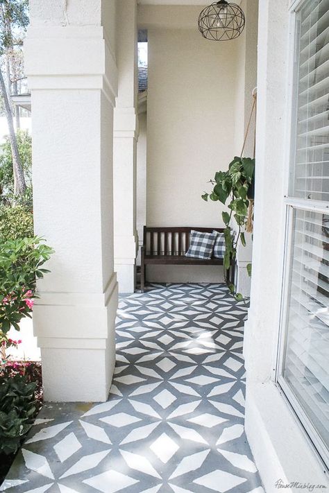 Front porch makeover with paint - stenciled floor with floor and porch paint Paint Front Stoop, Porch Floors, Do It Yourself Quotes, Porch Stencil, Painted Porch Floors, Paint Concrete Patio, Stencil Concrete, Concrete Painting, Front Porch Makeover