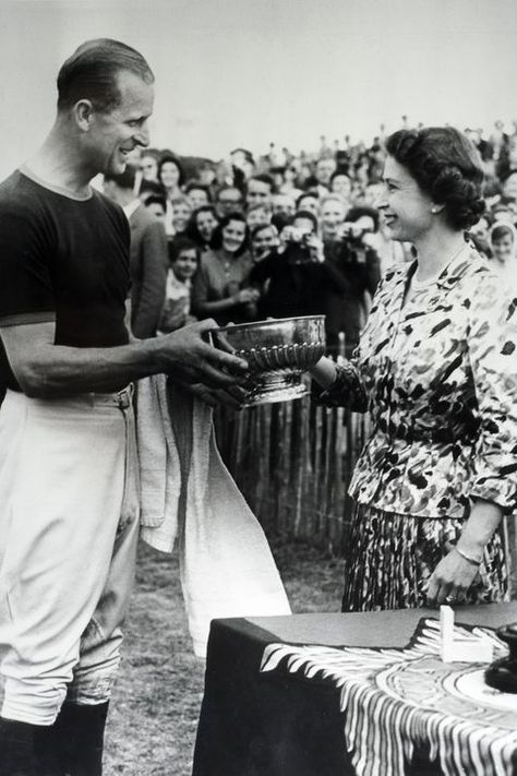 Young Prince Philip, Prince Philip Queen Elizabeth, Ratu Elizabeth, Prins Philip, Princesa Elizabeth, Queen And Prince Phillip, Young Queen Elizabeth, Rainha Elizabeth Ii, English Royal Family