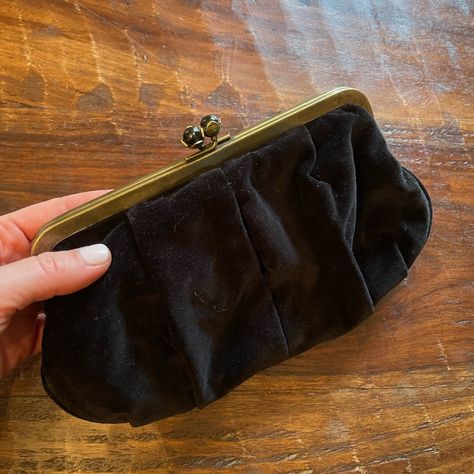 This J.Crew, Black Velvet Bag Has A Snap Closure With Unique Flower Bud Snap Fastener. It Has A Permanently Connected Brass Colored Chain If You Would Rather Carry That Way Versus As A Clutch. Small Inner Pocket. Velvet Clutch, Clutch Purse Evening, Unique Flower, Snap Fasteners, Evening Formal, Unique Flowers, Flower Bud, Velvet Bag, Brass Color