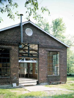 I am in love with the conversion of this old factory into a home by Smith-Miller Hawkinson Architects.   More after the break... Hanger Homes, Converted Factory, Vintage Floor Plans, Factory House, Warehouse Loft, Warehouse Home, Industrial Apartment, Loft Ideas, Amazing Homes