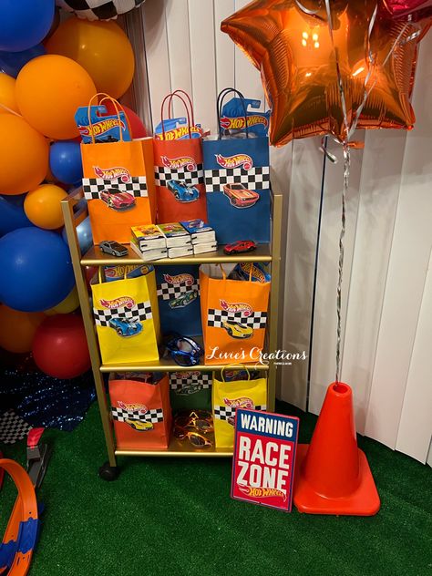 Hot Wheels Goodie Bags Ideas, Hotwheel Party Decorations, Hot Wheel Theme Party Favors, Hot Wheels Gift Bags, Hot Wheels Loot Bag Ideas, Hotwheels Birthday Party Favors, Hot Wheels Favor Bags, Hot Wheels Birthday Party Ideas Favors, Hot Wheels Birthday Party Decor