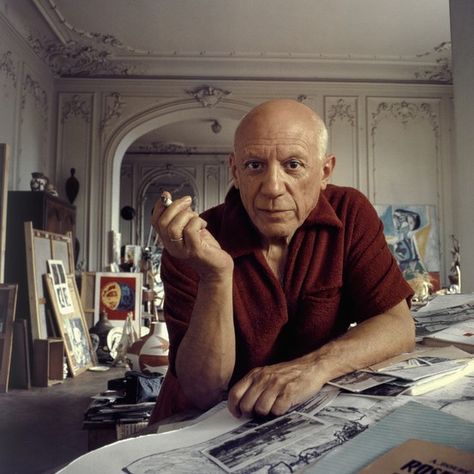 STYLE, CUBED | Though partial to Breton stripes, Pablo Picasso looked laid-back and chic in... Picasso Pictures, Francoise Gilot, Picasso Portraits, Pablo Picasso Art, Art Picasso, Istoria Artei, Francisco Goya, Picasso Paintings, Psy Art