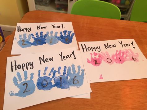 New year hand print craft ( just picture) New Years Pre K Crafts, New Years Kid Craft, New Years Kindergarten Craft, 2025 New Year Crafts For Kids, New Year Toddler Art, New Years Craft For Toddlers, Preschool New Years Crafts 2024, Easy New Years Crafts For Toddlers, Crafts For 1 Year Baby