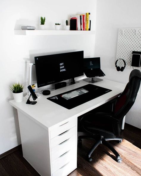 Laptop Setup Work Spaces, Laptop Set Up, Laptop Setup Ideas, Laptop Desk Setup, Coding Setup, Gaming Laptop Setup, Setup Laptop, Laptop Setup, Minimal Desk Setup