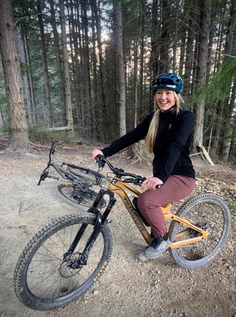 Mountain Bike Women’s Outfit, Mountain Biking Women Outfits, Mountain Bike Outfit Woman, Mountain Biking Aesthetic, Mtb Aesthetic, Biking Outfit Women, Mtb Outfit, Fall Branding, Mountain Biking Outfit