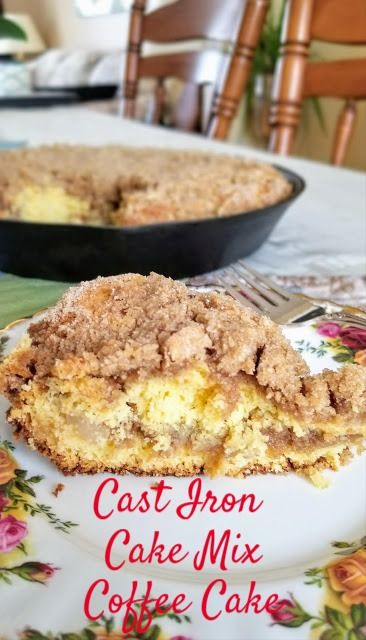 Cast Iron Cake, Dutch Oven Breakfast, Cake Mix Coffee Cake, Dutch Oven Desserts, Cast Iron Skillet Cooking, Camping Cakes, Skillet Cake, Food Recipes Easy, Dutch Oven Cooking