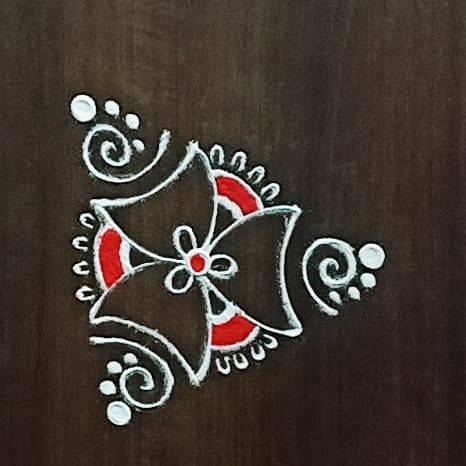 Rangoli Simple Design Easy, Mini Rangoli, Small Free Hand Rangoli, Free Hand Designs, Easy Rangoli Designs Videos, Very Easy Rangoli Designs, Rangoli Designs Photos, Rangoli Designs Simple Diwali, Easy Rangoli Designs Diwali