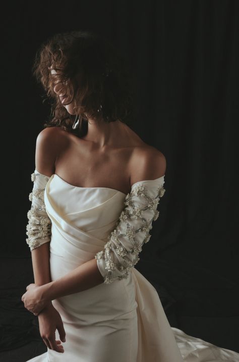 Amsale Wedding Dress, Amsale Bridal, Amsale Dress, Bridal Fashion Week, Wedding Dress Trends, White Gowns, Spring 2023, Bridal Fashion, Modern Bride