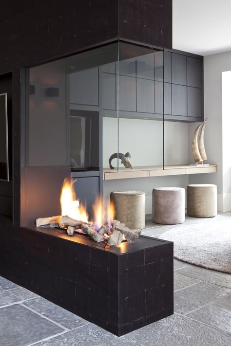 Why It’s Time to Update Your Living Room with a Gas Log Fire Contemporary Gas Fireplace, Design Camino, Contemporary Fireplace Designs, Glass Fireplace, Contemporary Fireplace, Open Fire, Wood Fireplace, Home Fireplace, Interior Modern