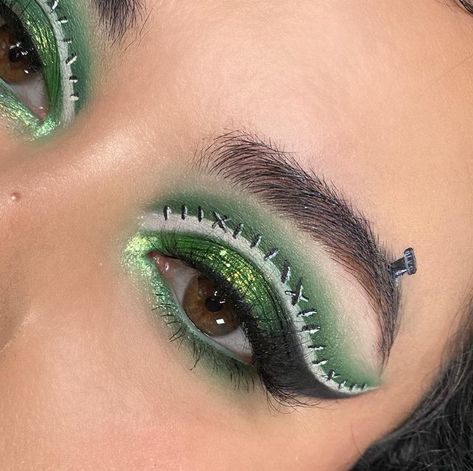 Frankenstein Inspired Makeup, Liner Halloween, Frankenstein Makeup, 13 Days Of Halloween, Halloween Glam, I Am Calm, Black Brows, Cake Liner, Danessa Myricks