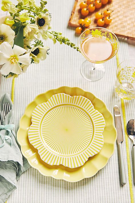 This modern flatware set features a resin handle for a comfortable hold and stunning addition to any tablescape. | Fantasia Flatware 5-Piece Place Setting by Mepra in Grey, Size: Small at Anthropologie Yellow Dinner, Yellow Glasses, Spring Brunch, Wedding Place Settings, Green Bowl, Reactive Glaze, Stemless Wine Glasses, Dinner Plate Sets, Plates Set