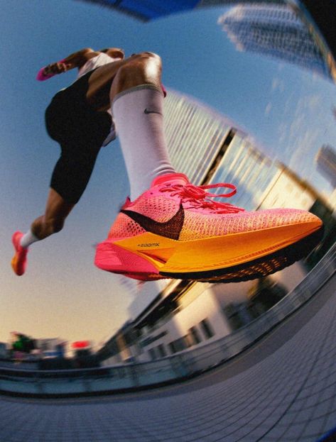 Nike Vaporfly, Running Pictures, Running Photography, Running Photos, Bike Aesthetic, Father's Day Greeting Cards, Running Club, Tenis Nike, Running Inspiration