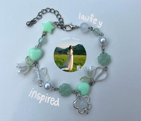 laufey inspired bracelet 🍀💚 buy on my Etsy: https://clionestudio.etsy.com/listing/1775980031 Cute Green Aesthetic, Aesthetic Bracelet, Falling Behind, Pretty Aesthetic, August 9, Green Aesthetic, Beaded Jewelry, Jewelry Bracelets, Charms