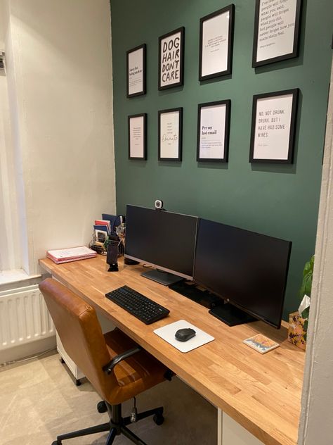 Office Dark Green Walls, Emerald Green Wall Office, Wood And Green Office, Small Office Colour Scheme, Green Feature Wall Office, Forest Green Office Walls, Home Office Green Accent Wall, Small Green Office, Small Home Office Color Scheme